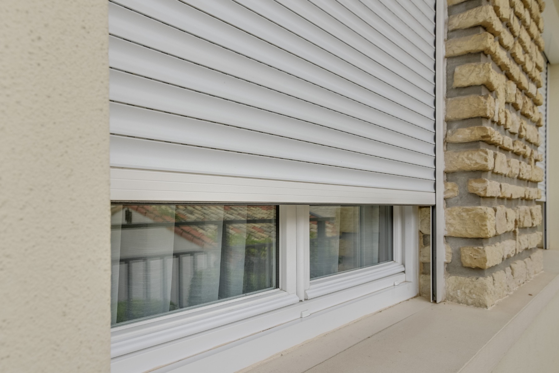 volet roulant PVC blanc sur mesure le roi de la fenetre