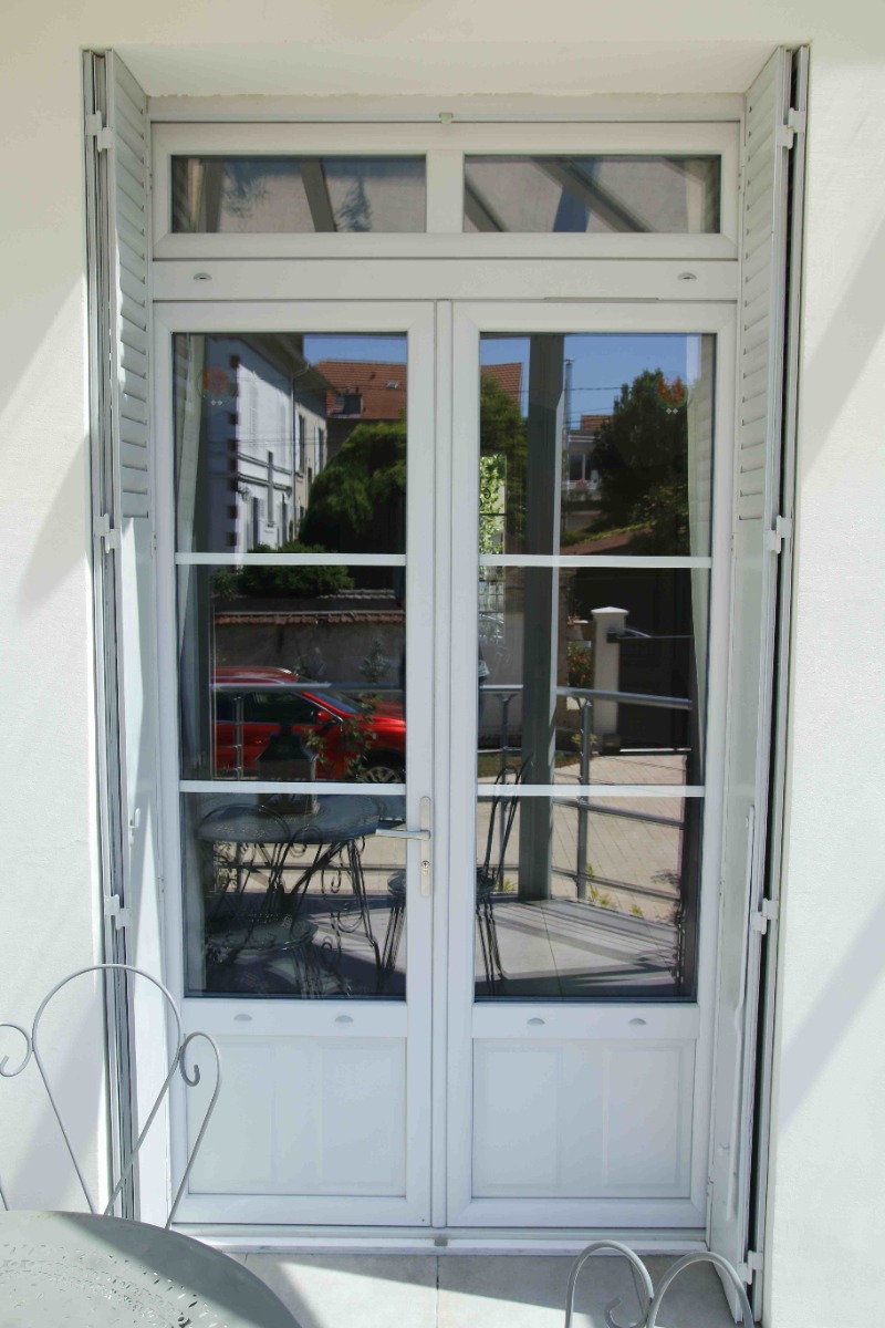 porte fenetre en pvc blanc sur mesure le roi de la fenetre