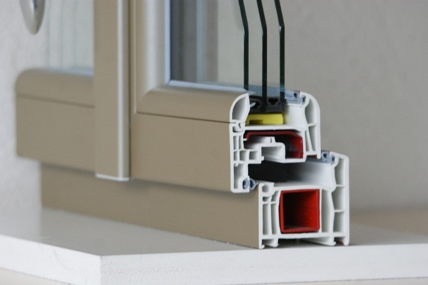 coupe fenetre PVC triple vitrage le roi de la fenetre