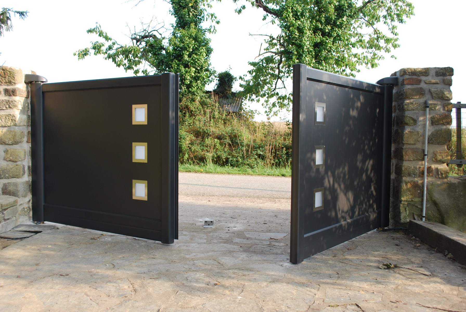 portail aluminium battant 2 vantaux
